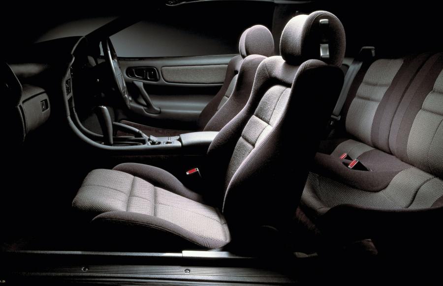 Интерьер Mitsubishi GTO 1990 года  (фото 4 из 9)